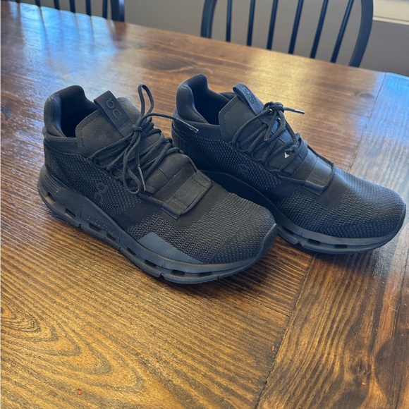 Women's Black On Cloud Running Shoes - Picture 2 of 5